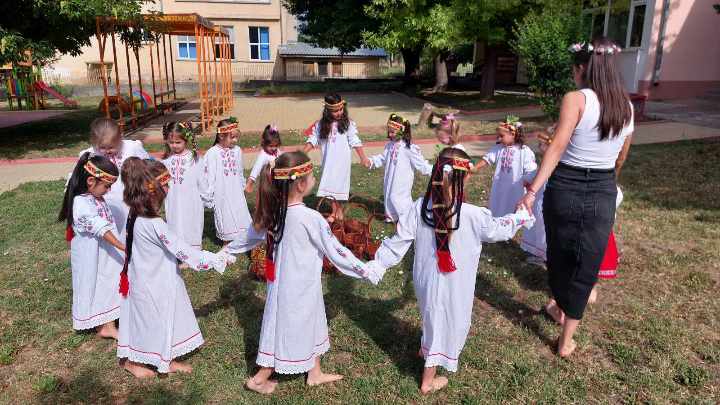 Празник с народни носии в детската градина